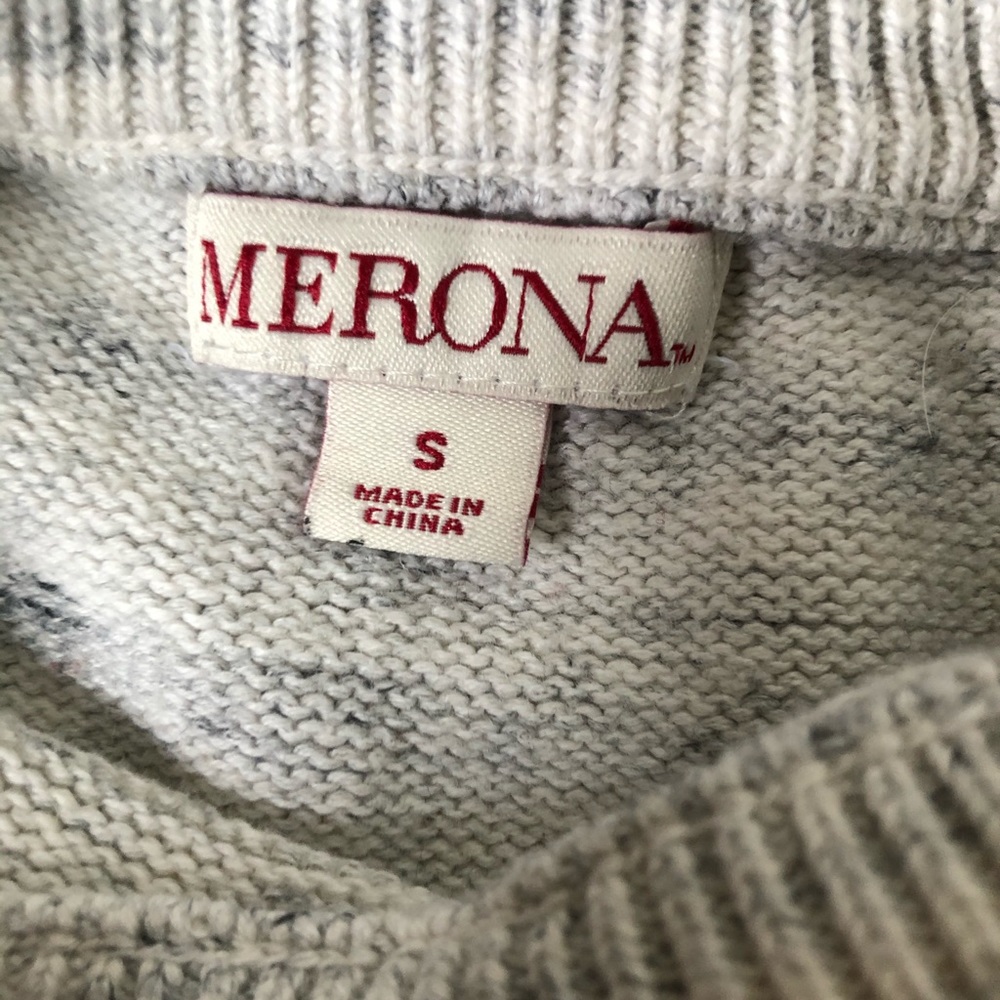 Men’s sweater size small